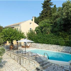 3 bedroom villa with heated pool in Kassiopi, Corfu, sleeps 6